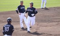鷹の有望株リチャードが初実戦形式で“第1号”！　王会長＆小久保ヘッドの期待に応える一発