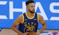 【NBA】名手カリーが“下手投げ3ポイント”　試合終了後のスゴ技に米驚愕「クレイジー」