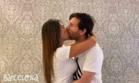 大胆にキスを披露...バルサ＆レアル選手たちが盛大にバレンタインを祝う