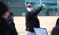 「タイガースの誇りと責任を」新設の女子チーム率いる球団OB監督が目指す姿は？