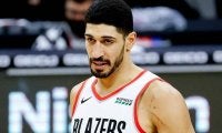 【NBA】フリースローをタオルで妨害　レイカーズベンチの“奇策”に米爆笑「こいつら大好き」
