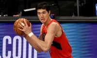 ラプターズの渡邊雄太がNBA3年目で自身初の先発出場！　チームはピストンズに大敗