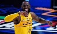 【NBA】レブロンが「アンフェアだ」と絶賛　名手2人の“ハーフコートショット”競演に米感嘆