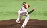 抜群の反射神経で見事な美技！　球場喝采「ホークスはボールボーイのレベルも高い」