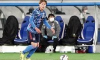 「左胸に拳を当てて…」吉田麻也のジェスチャーDF小川諒也が感じたもの「気合いが入った」
