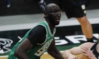 【NBA】226cm大巨人、豪快に決めたアリウープに現地識者は錯覚「右足が床についてる（笑）」