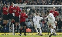 パワフルなロングFK！リーズのレジェンドSBがユナイテッドを粉砕/2001-02【ビューティフル・フリーキック】
