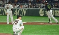 巨人・野上、1055日ぶり先発勝利ならず　燕・村上の特大弾に膝から崩れ落ちる