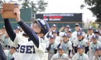 試合前に一発芸、合言葉は「やったるで！」　履正社の背中押した“寄せ書きFAX”