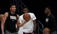 アデトクンボ兄弟3人がそろって試合に出場、三男・ヤニス「NBA史上最高の瞬間」