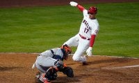 【MLB】大谷翔平、代打死球で敵軍投手を睨む　大逆転勝ちに指揮官は自信「私たちは諦めない」