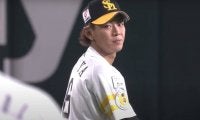 鷹・今宮がまた超絶美技を披露　圧巻のキャッチ→一回転スローに球場どよめき＆大拍手
