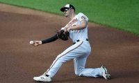 【MLB】送球がミットを“破壊”　美技を台無しにした失策に「責任をグラブが負うべき」