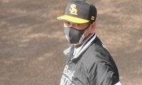 鷹が逆転勝ちで単独首位に再浮上　“北九州男”甲斐が3ラン含むキャリア最多の5打点