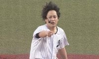 初の“リプレー検証”始球式の影で…ぺこぱ松陰寺が「めっちゃいいところに投げてる」