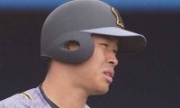 阪神・佐藤輝、プロ初の4番起用で初の逆転満塁弾！　4試合ぶり8号は弾丸172キロ