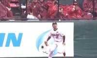 打球が行方不明「見失う島内可愛すぎ」　“フェンスポ”二塁打に「ファンも見失う」