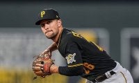 【MLB】鷹・今宮も無理？　三遊間最深部からジャンピング“鬼肩”送球が「信じられない」