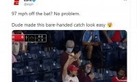 【MLB】156kmの打球を素手キャッチ　ファンの“美技”に米歓声「食べ物も落としていない！」
