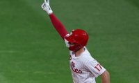 【MLB】打者も怒り心頭　覆った“幻同点3ラン”に米賛否「100％ホームラン」「正しい判定」