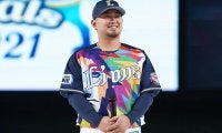 西武が斬新な夏季限定“彩虹ユニ”発表　森友哉「大阪はこういうの着ている人多い」