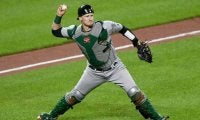 【MLB】一塁走者が絶望した「拳銃」　無駄のない“高速牽制”の「リリースがマジで速い」