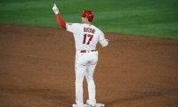 【MLB】「マジかよ」「片手ですよ！」大谷翔平、右手1本のフェン直二塁打に放送席も口あんぐり