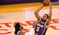 ニックスとの接戦を制したレイカーズ…延長戦で大活躍したタッカーが13得点