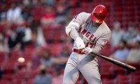 【MLB】大谷翔平は「笑えるくらい凄い」　泳ぎながらグリーンモンスター越え弾に米驚愕