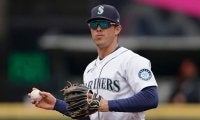 【MLB】「ハシゴを登らなきゃ捕れない」　空中浮遊の“垂直跳びキャッチ”が「今季イチ」