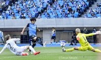 川崎、札幌破って22戦無敗！(2)三笘薫が追及する「ワンタッチ・ツータッチのフィニッシャー」