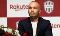 サポーターに深々と頭を下げたイニエスタ。日本、そして神戸との「絆」