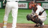 打者をじっと見つめる捕手は何を見ている？　元プロ捕手が教える“観察する力”