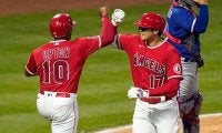 【MLB】大谷翔平、弾丸15号は芯を外した？　手が痺れた仕草に米記者「痛むだろうね、うん」