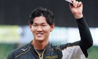 阪神高卒2年目・及川がプロ初勝利に笑顔！　「ビックリ」「自分だけの初勝利じゃない」