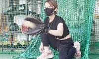 ギャル系野球女子の姿が「キレイです！」　上達した“ビタ止め”は「古田さんとダブる」