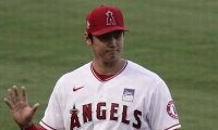 【MLB】大谷翔平の顔だらけTシャツ着用　スタンドのファンが米TV局で話題「どこで買える？」