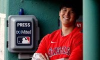 【MLB】大谷翔平のカジュアル私服写真にファン大興奮「良い写真」「ケースの中身が知りたい」