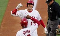 【MLB】大谷翔平がベンチでニッコリ　特大143m弾後の“首すぼませた1枚”に反響「最後（笑）」
