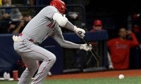 【MLB】大谷翔平が特大138m弾後にバント安打　敵将も脱帽「すごい才能を見せつけられた」
