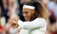 セリーナ涙のリタイア。好スタートから一転、足を滑らせて故障、プレー続行不可能に[ウィンブルドン]