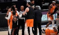 【NBA】いきなり突き飛ばして退場処分　愚行の決定的瞬間に米辛辣「アスリートじゃない」