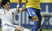 内田篤人がネイマール相手に奮闘。日本代表はブラジルに真っ向勝負を挑んで散った