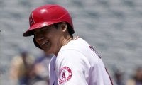 【MLB】大谷翔平を待っていた　32号弾直後の盟友との“熱いハグ”が話題「最高すぎて笑顔に」