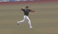 「凄すぎて笑っちゃう」　ロッテ・マーティンの“超ド級鬼肩スロー”がまるで内野手