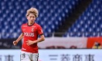 Jで最も見るべき選手「浦和の小泉佳穂」(1)サッカーでは稀有な「両利き」