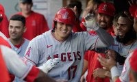 【MLB】大谷翔平、33号で確信歩き　バット投げ映った別アングル映像に米興奮「宇宙に行った」
