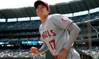 【MLB】大谷翔平の特大弾に要注意！　開催地のスターが最上段の観客に警告「顔に当たるかも」