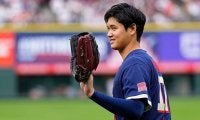【MLB】大谷翔平とNFLレジェンドが対面　“楕円球投げ”の動きに米注目「アメフトできそう」