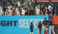 【MLB】スタンドからボール投げつけ…　まさかの蛮行に指揮官「刑務所にいることを願う」